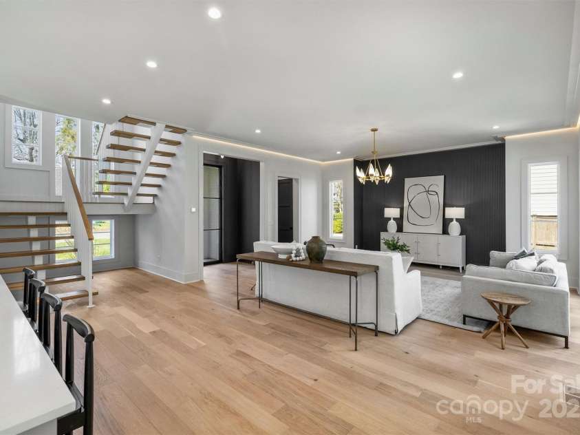 2325 Winthrop Avenue, Charlotte, NC 28203.  MLS# CAR4232074, YatesRealty ID 1021. 