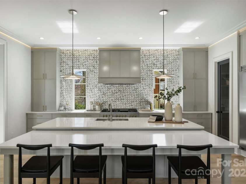 2325 Winthrop Avenue, Charlotte, NC 28203.  MLS# CAR4232074, YatesRealty ID 1021. 