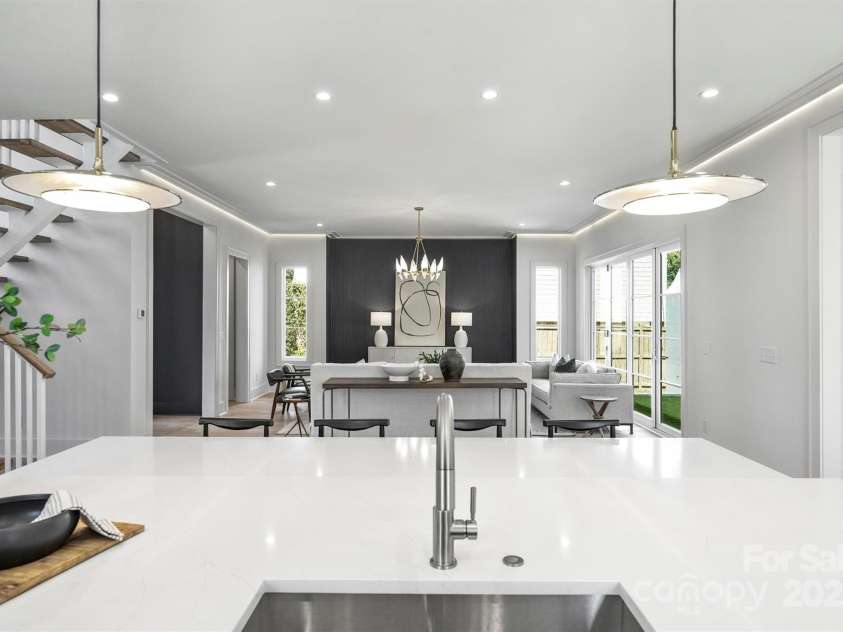 2325 Winthrop Avenue, Charlotte, NC 28203.  MLS# CAR4232074, YatesRealty ID 1021. 