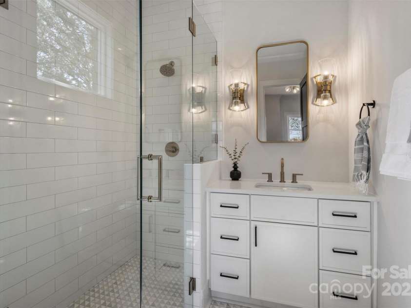 2325 Winthrop Avenue, Charlotte, NC 28203.  MLS# CAR4232074, YatesRealty ID 1021. 