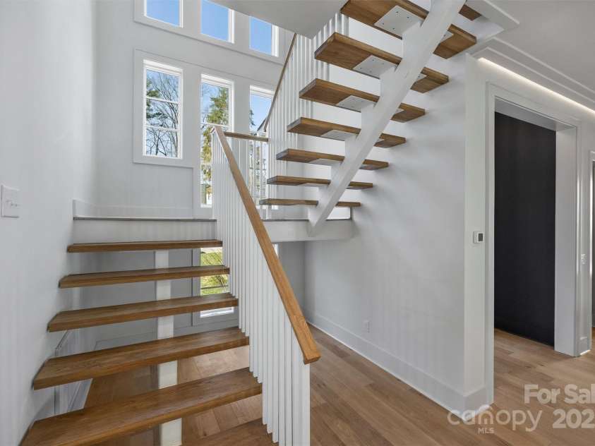 2325 Winthrop Avenue, Charlotte, NC 28203.  MLS# CAR4232074, YatesRealty ID 1021. 