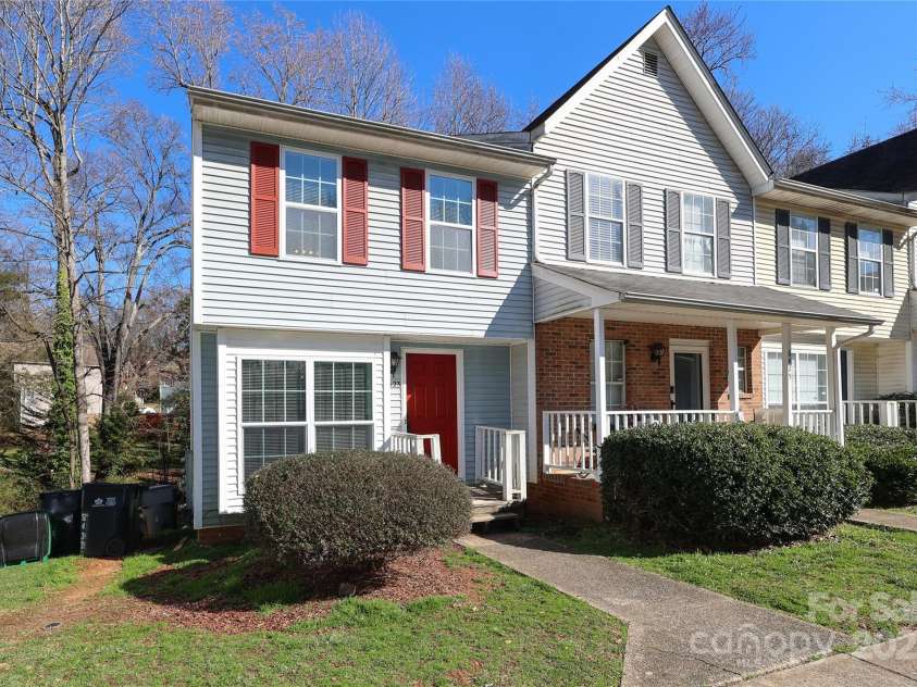 6423 Windsor Gate Lane, Charlotte, NC 28215.  MLS# CAR4224834, YatesRealty ID 1021. 