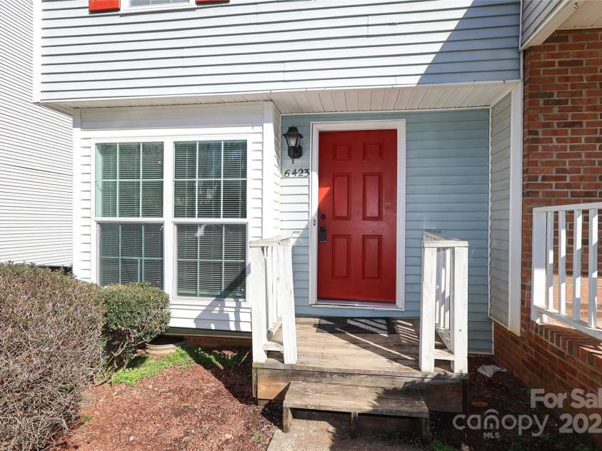 6423 Windsor Gate Lane, Charlotte, NC 28215.  MLS# CAR4224834, YatesRealty ID 1021. 