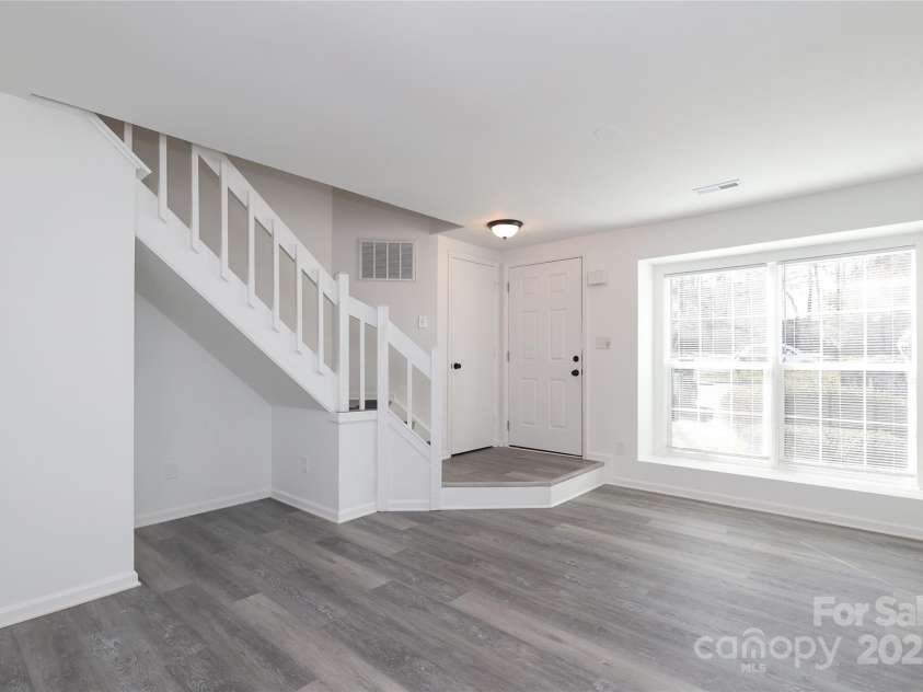 6423 Windsor Gate Lane, Charlotte, NC 28215.  MLS# CAR4224834, YatesRealty ID 1021. 