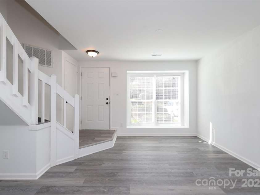 6423 Windsor Gate Lane, Charlotte, NC 28215.  MLS# CAR4224834, YatesRealty ID 1021. 