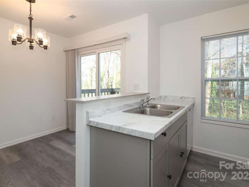 6423 Windsor Gate Lane, Charlotte, NC 28215.  MLS# CAR4224834, YatesRealty ID 1021. 