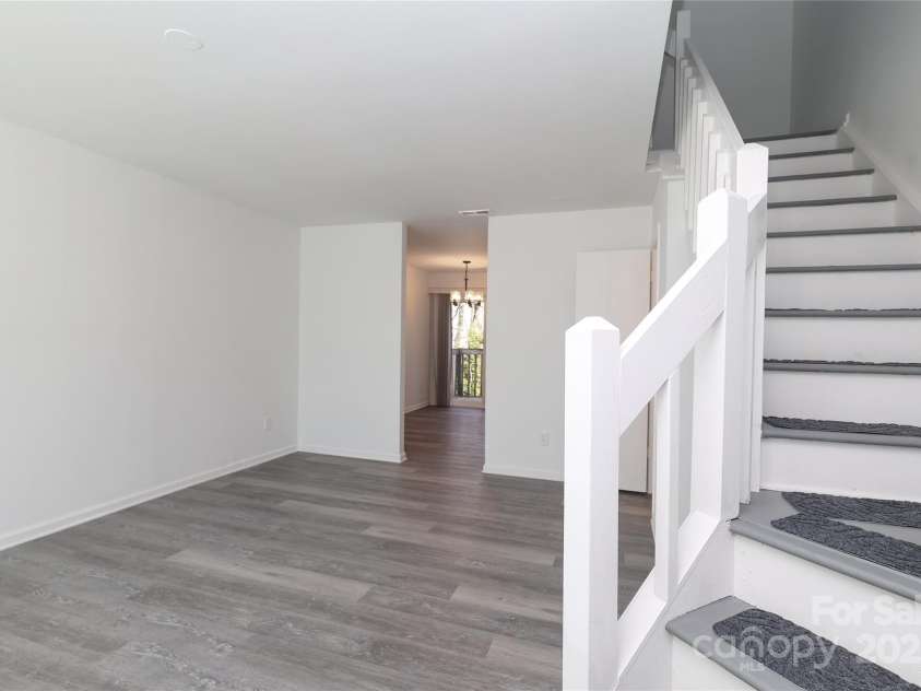 6423 Windsor Gate Lane, Charlotte, NC 28215.  MLS# CAR4224834, YatesRealty ID 1021. 