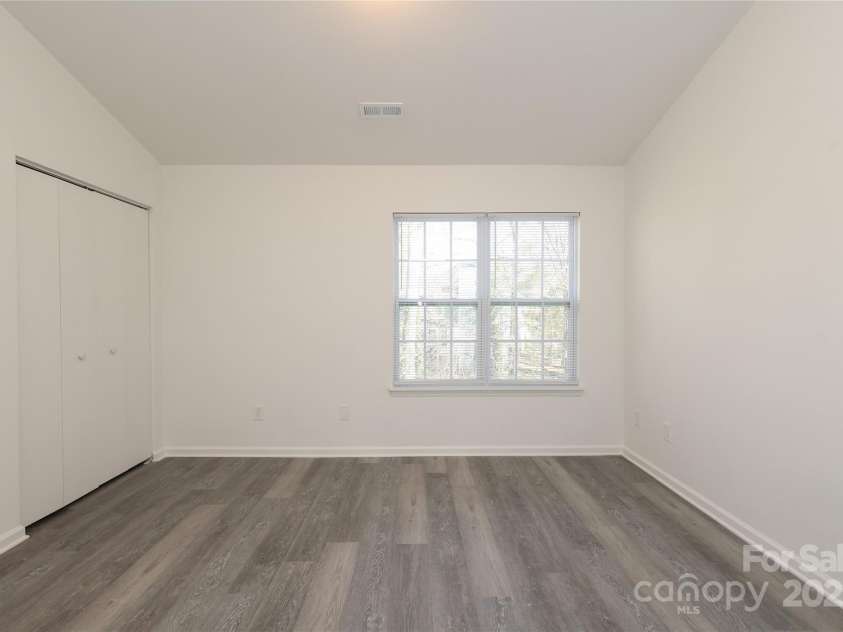 6423 Windsor Gate Lane, Charlotte, NC 28215.  MLS# CAR4224834, YatesRealty ID 1021. 