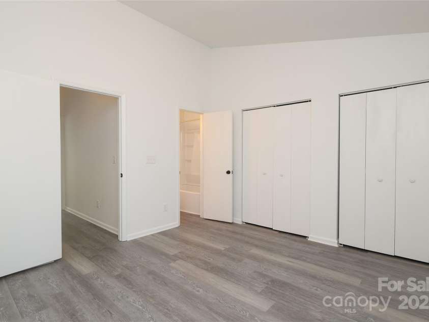 6423 Windsor Gate Lane, Charlotte, NC 28215.  MLS# CAR4224834, YatesRealty ID 1021. 