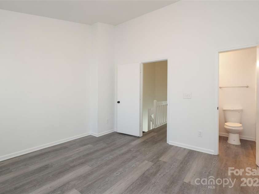 6423 Windsor Gate Lane, Charlotte, NC 28215.  MLS# CAR4224834, YatesRealty ID 1021. 