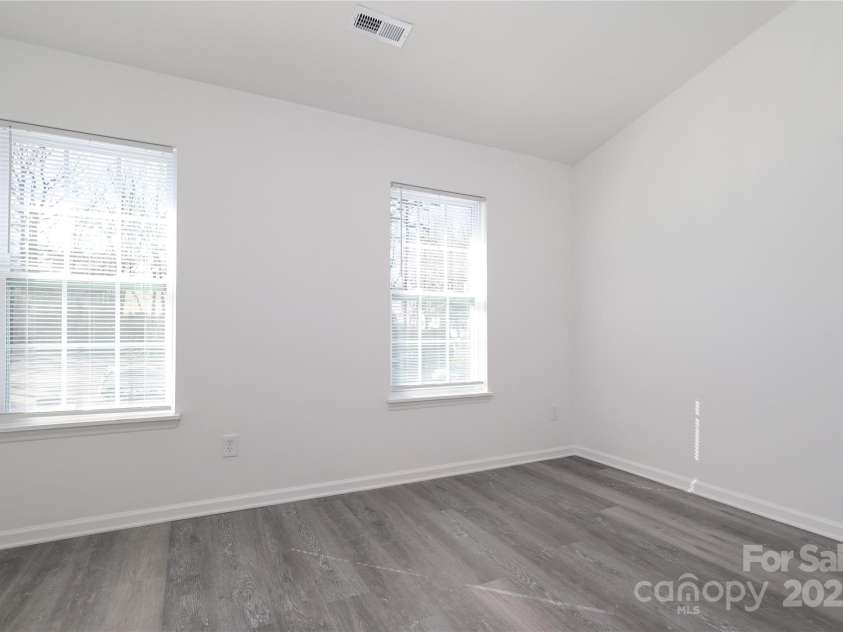 6423 Windsor Gate Lane, Charlotte, NC 28215.  MLS# CAR4224834, YatesRealty ID 1021. 