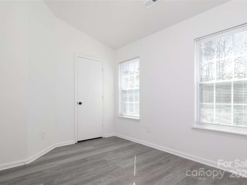 6423 Windsor Gate Lane, Charlotte, NC 28215.  MLS# CAR4224834, YatesRealty ID 1021. 