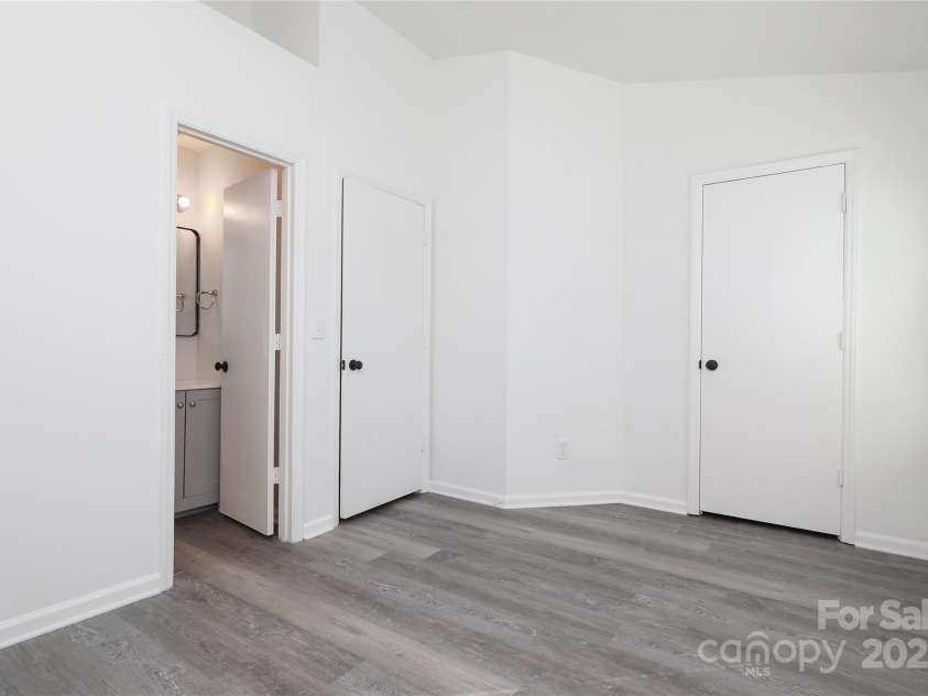 6423 Windsor Gate Lane, Charlotte, NC 28215.  MLS# CAR4224834, YatesRealty ID 1021. 