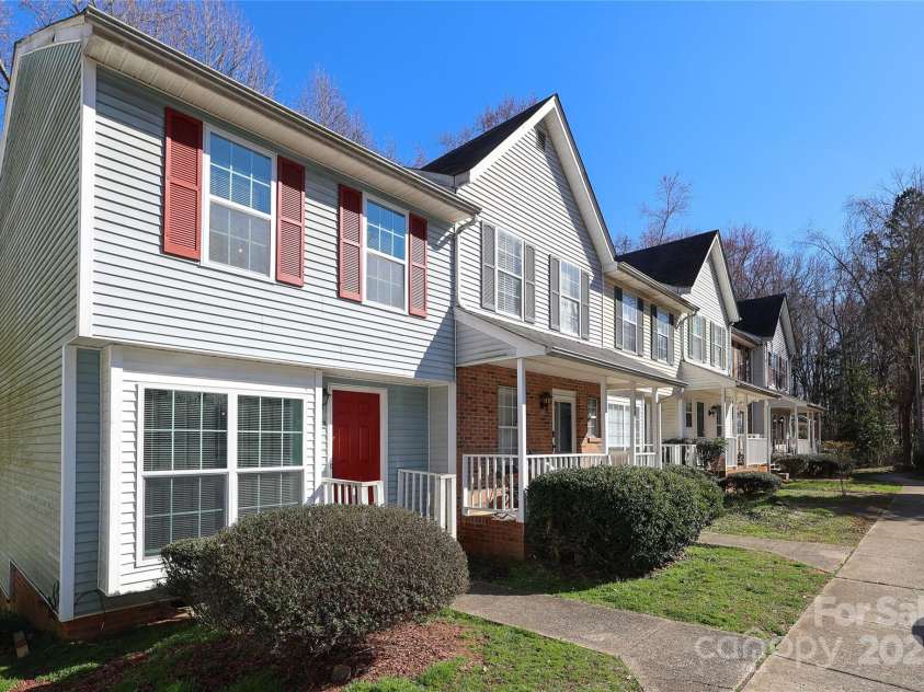 6423 Windsor Gate Lane, Charlotte, NC 28215.  MLS# CAR4224834, YatesRealty ID 1021. 