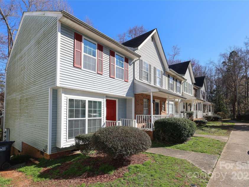 6423 Windsor Gate Lane, Charlotte, NC 28215.  MLS# CAR4224834, YatesRealty ID 1021. 