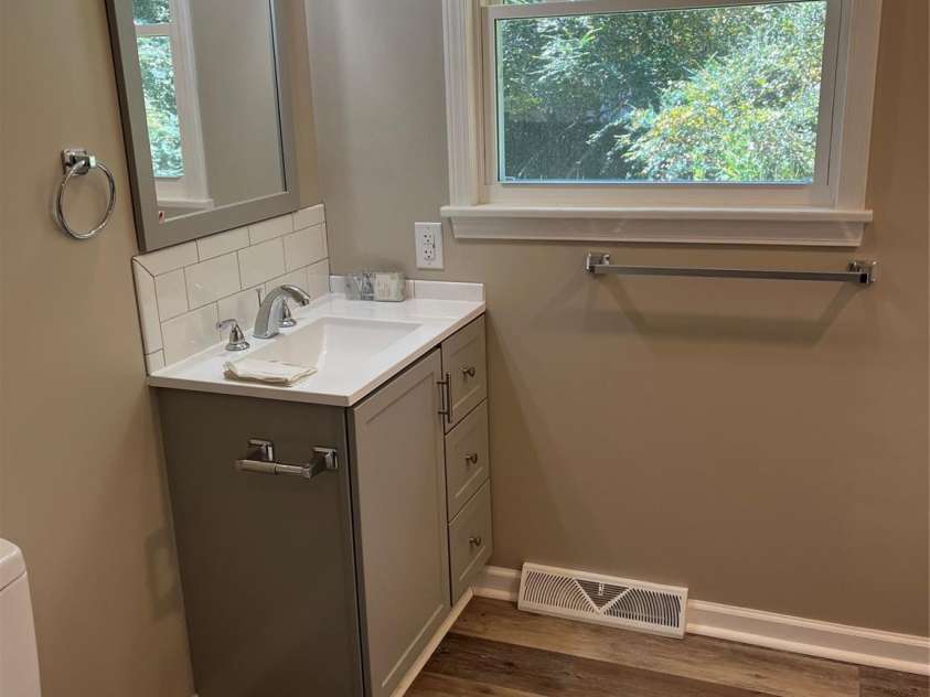 78 Dogwood Lane, Badin, NC 28009.  MLS# CAR4297793, YatesRealty ID 1021. FULL BATH