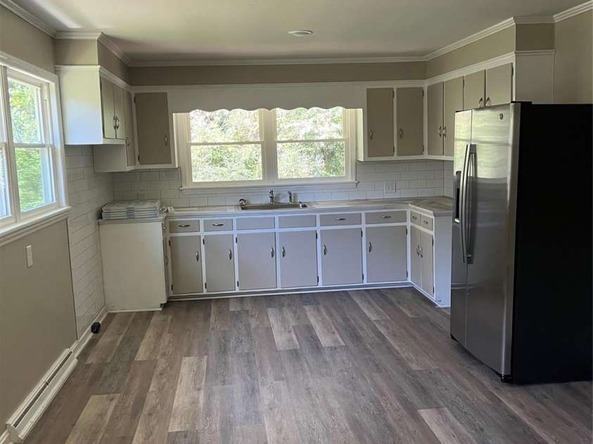 78 Dogwood Lane, Badin, NC 28009.  MLS# CAR4297793, YatesRealty ID 1021. KITCHEN & DINNIG AREA
