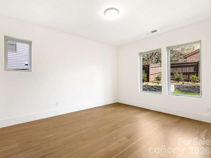 129 French Street, Charlotte, NC 28216.  MLS# CAR4356749, YatesRealty ID 10213. 
