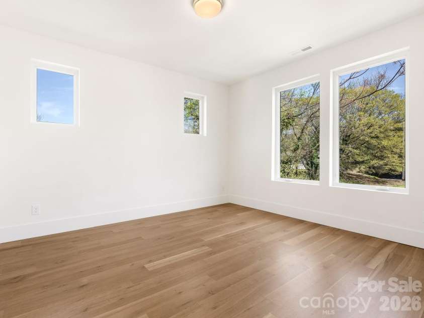 129 French Street, Charlotte, NC 28216.  MLS# CAR4356749, YatesRealty ID 10213. 
