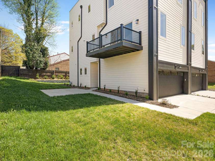 129 French Street, Charlotte, NC 28216.  MLS# CAR4356749, YatesRealty ID 10213. 