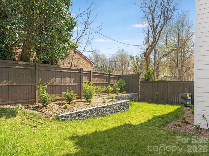 129 French Street, Charlotte, NC 28216.  MLS# CAR4356749, YatesRealty ID 10213. 