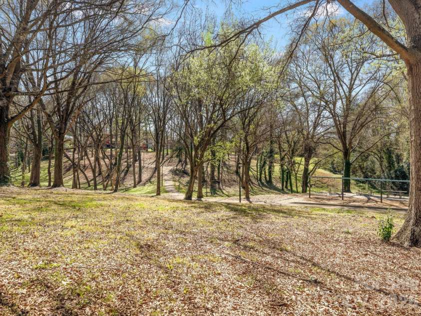 129 French Street, Charlotte, NC 28216.  MLS# CAR4356749, YatesRealty ID 10213. 