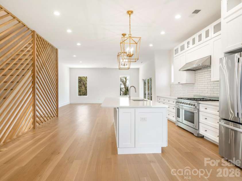 129 French Street, Charlotte, NC 28216.  MLS# CAR4356749, YatesRealty ID 10213. Kitchen