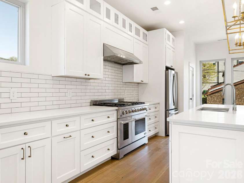 129 French Street, Charlotte, NC 28216.  MLS# CAR4356749, YatesRealty ID 10213. Kitchen