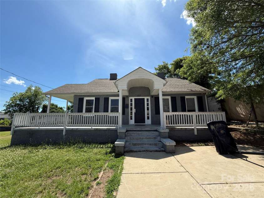 406 Catawba Street, Lancaster, SC 29720.  MLS# CAR4249061, YatesRealty ID 10214. 