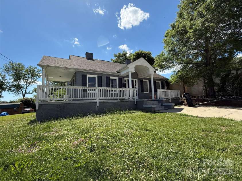 406 Catawba Street, Lancaster, SC 29720.  MLS# CAR4249061, YatesRealty ID 10214. 