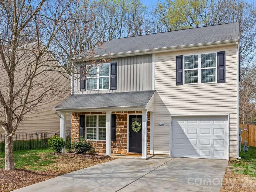 5223 Fernhill Drive, Charlotte, NC 28217.  MLS# CAR4356767, YatesRealty ID 10214. 