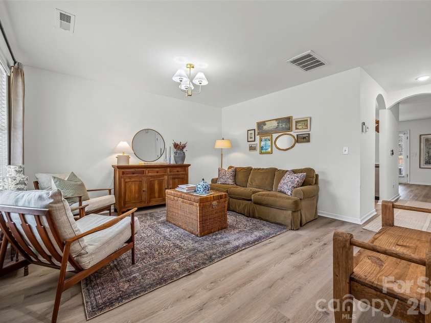 5223 Fernhill Drive, Charlotte, NC 28217.  MLS# CAR4356767, YatesRealty ID 10214. 