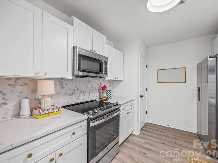 5223 Fernhill Drive, Charlotte, NC 28217.  MLS# CAR4356767, YatesRealty ID 10214. 