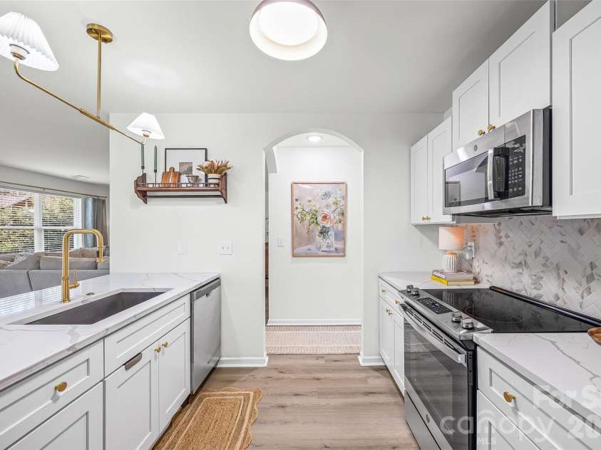5223 Fernhill Drive, Charlotte, NC 28217.  MLS# CAR4356767, YatesRealty ID 10214. 