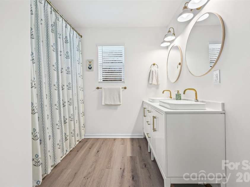 5223 Fernhill Drive, Charlotte, NC 28217.  MLS# CAR4356767, YatesRealty ID 10214. 