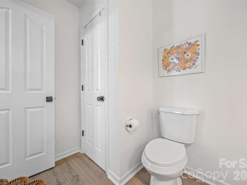 5223 Fernhill Drive, Charlotte, NC 28217.  MLS# CAR4356767, YatesRealty ID 10214. 