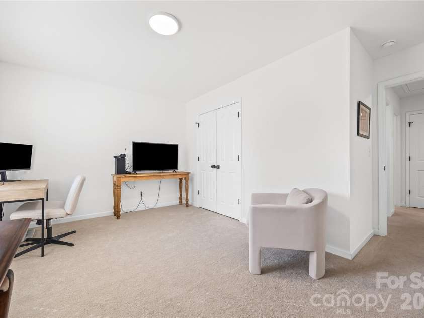 5223 Fernhill Drive, Charlotte, NC 28217.  MLS# CAR4356767, YatesRealty ID 10214. 