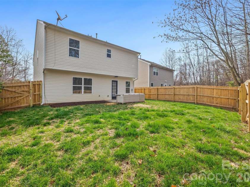 5223 Fernhill Drive, Charlotte, NC 28217.  MLS# CAR4356767, YatesRealty ID 10214. 