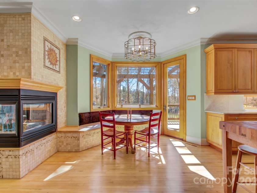 301 Agnew Road, Mooresville, NC 28117.  MLS# CAR4167254, YatesRealty ID 10216. Breakfast Nook
