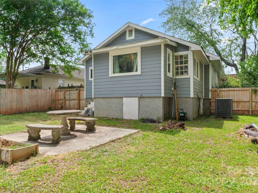 222 Weldon Street, Gastonia, NC 28052.  MLS# CAR4254447, YatesRealty ID 10218. 