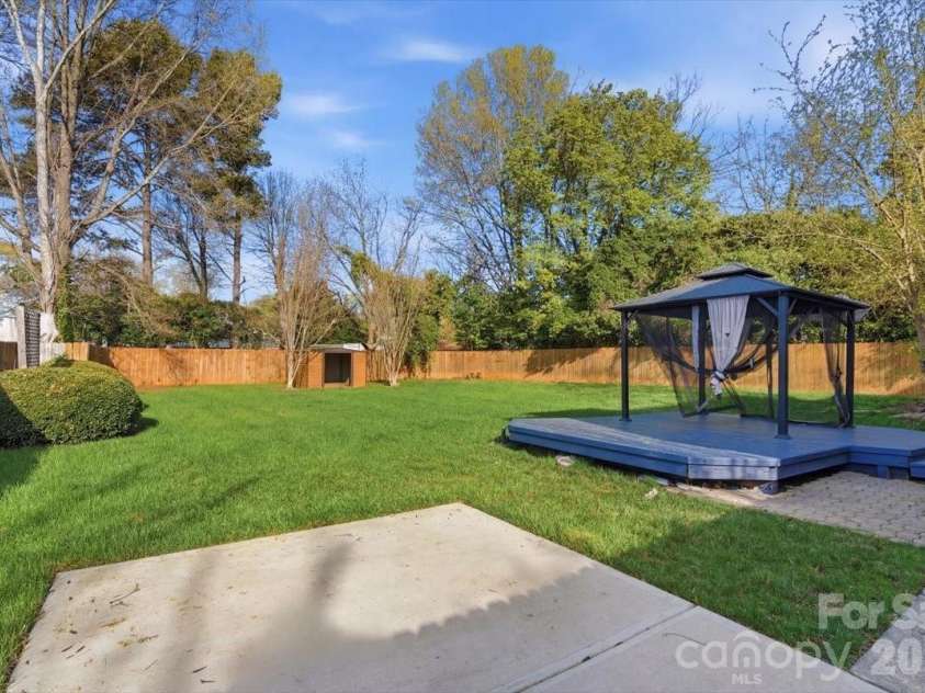 5810 Red Carriage Lane, Charlotte, NC 28212.  MLS# CAR4363941, YatesRealty ID 10218. 