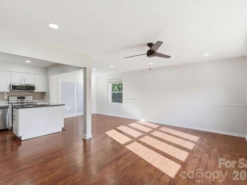 5810 Red Carriage Lane, Charlotte, NC 28212.  MLS# CAR4363941, YatesRealty ID 10218. 