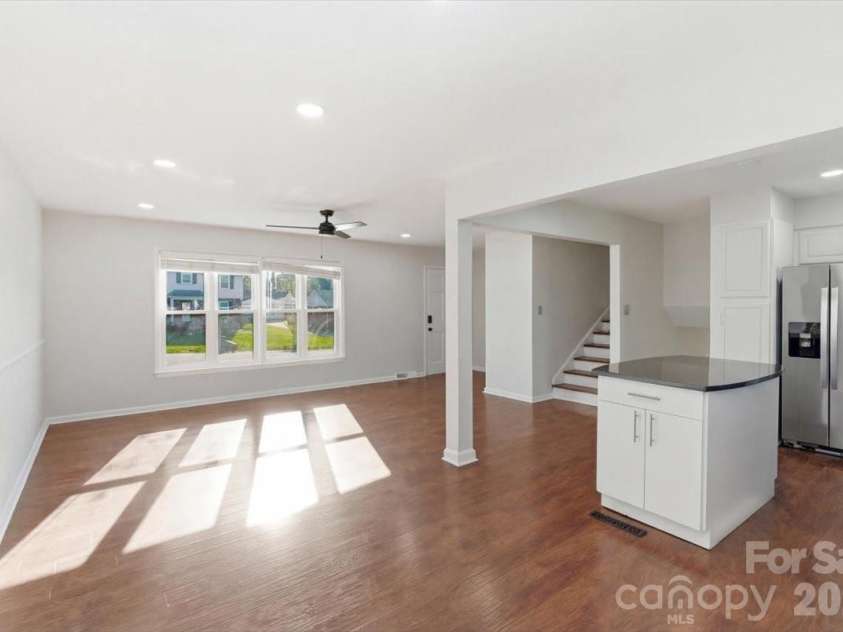 5810 Red Carriage Lane, Charlotte, NC 28212.  MLS# CAR4363941, YatesRealty ID 10218. 