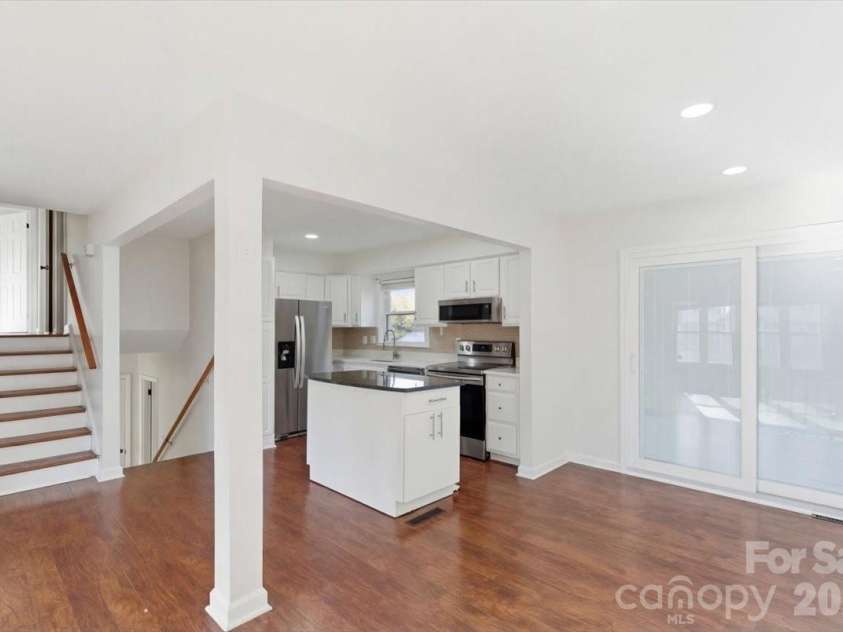 5810 Red Carriage Lane, Charlotte, NC 28212.  MLS# CAR4363941, YatesRealty ID 10218. 