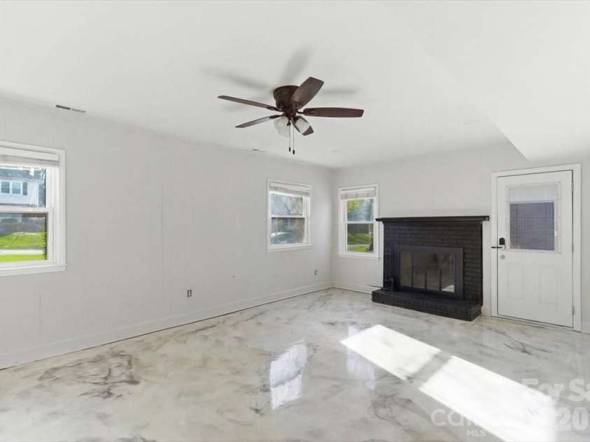 5810 Red Carriage Lane, Charlotte, NC 28212.  MLS# CAR4363941, YatesRealty ID 10218. 