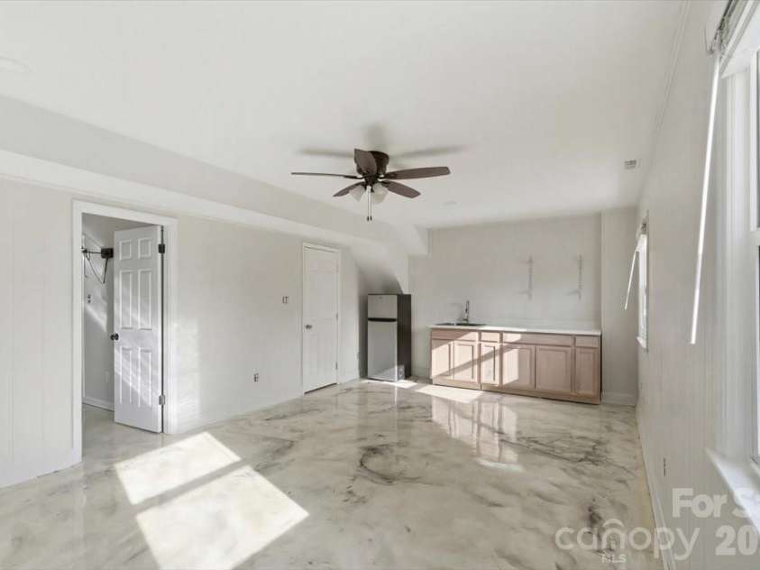 5810 Red Carriage Lane, Charlotte, NC 28212.  MLS# CAR4363941, YatesRealty ID 10218. 
