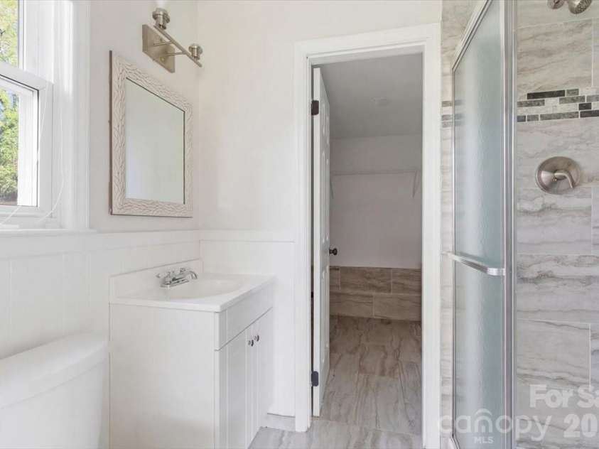 5810 Red Carriage Lane, Charlotte, NC 28212.  MLS# CAR4363941, YatesRealty ID 10218. 