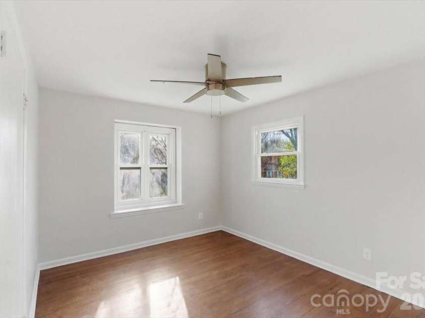 5810 Red Carriage Lane, Charlotte, NC 28212.  MLS# CAR4363941, YatesRealty ID 10218. 