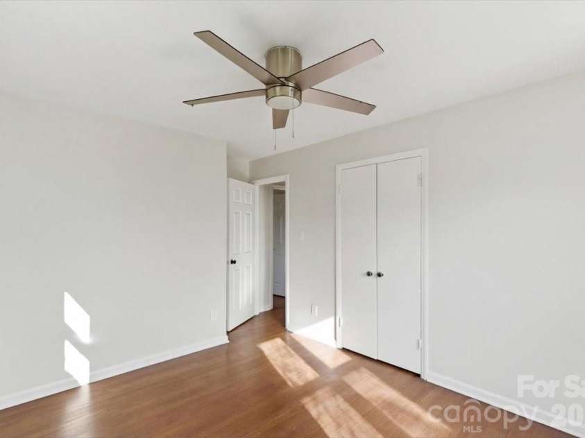 5810 Red Carriage Lane, Charlotte, NC 28212.  MLS# CAR4363941, YatesRealty ID 10218. 