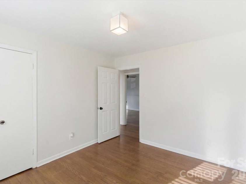 5810 Red Carriage Lane, Charlotte, NC 28212.  MLS# CAR4363941, YatesRealty ID 10218. 
